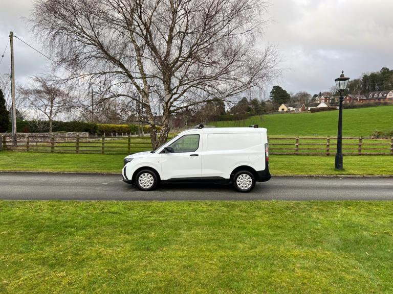 FORD TRANSIT COURIER 1.0 ECOBOOST 100PS PETROL LEADER L1 VAN 74 REG 13,700 MILES