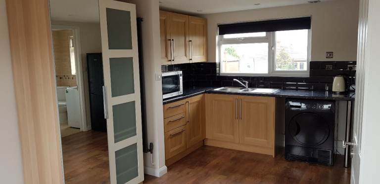 Bright Loft apartment with own kitchen and en suite showerroom