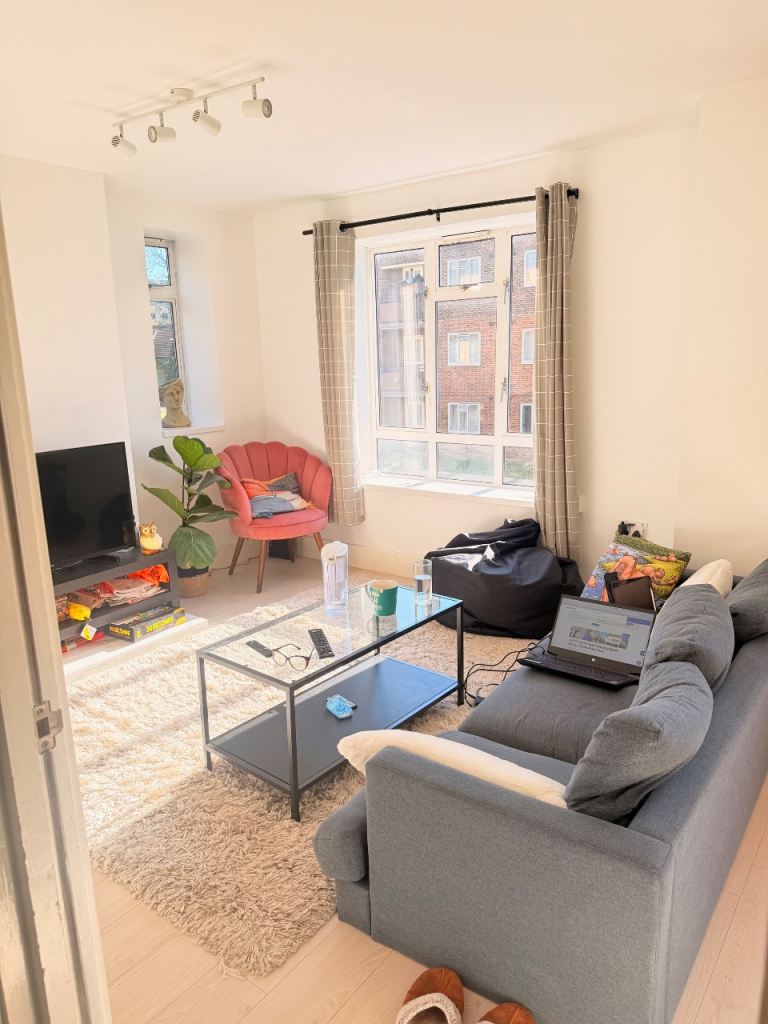 Beautiful spacious clean 3 bed house to share