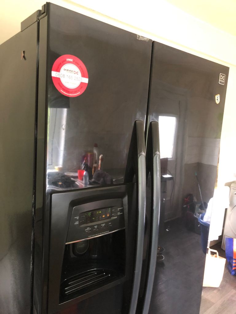 American Style Fridge Freezer with Ice Dispenser – Good Condition