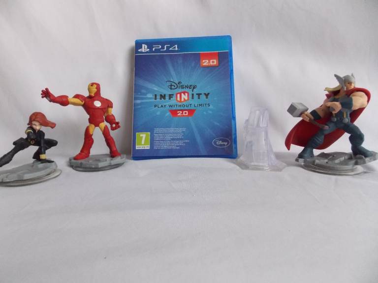 Disney Infinity 2.0 PS4 Playstation 4 Game + Avengers Play Set Crystal