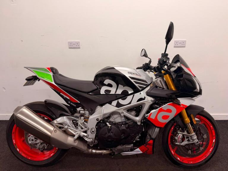 APRILIA TUONO V4 1100 FACTORY ** RIDER MODES - CRUISE CONTROL - WARRANTY **