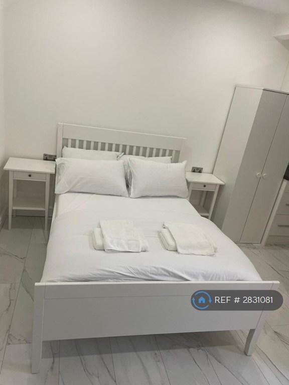 Studio flat in Great Stone Road, Stretford, Manchester, M32 (#2831081)