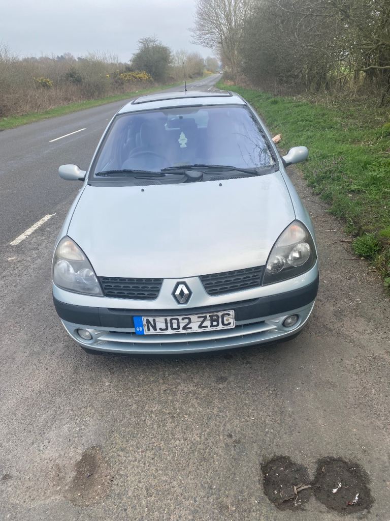 Renault Clio 1.4 16v privilege. 
