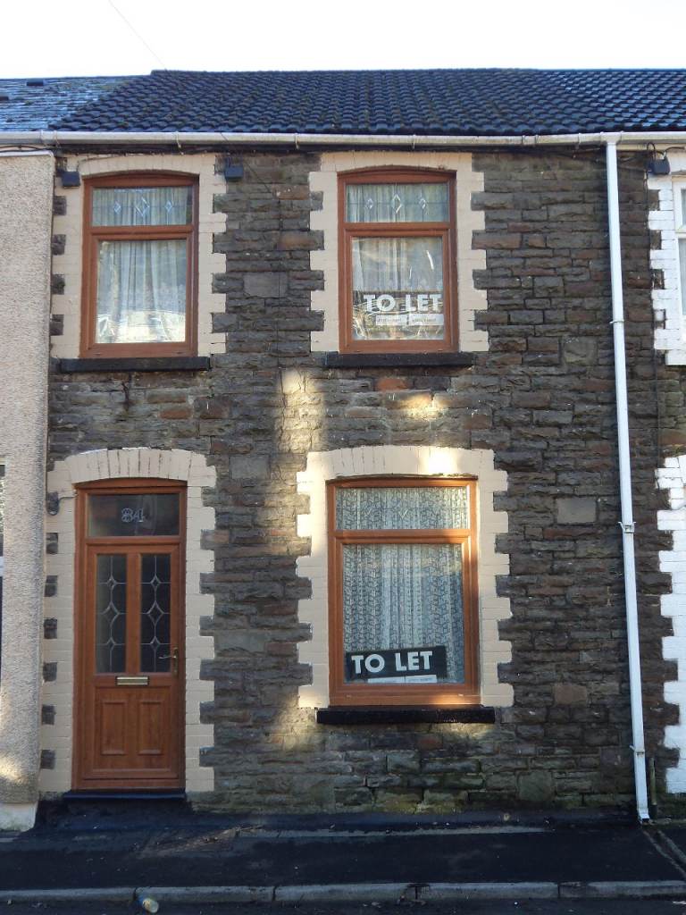 To Rent -Spacious 2 Double Bedroom 3 Storey House with Great Views in Quiet Village