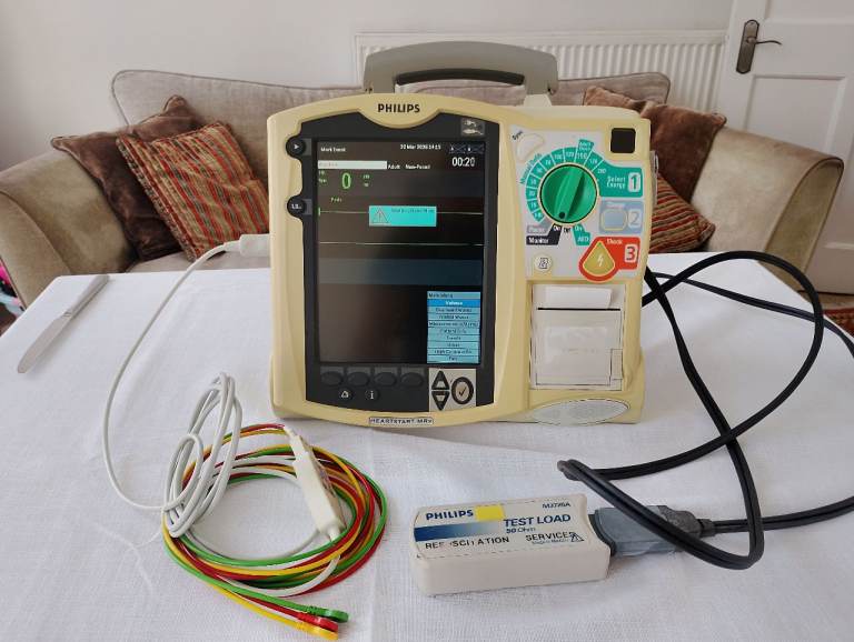 Philips HeartStart MRx Monitor / Defibrillator M3539A – Tested Working with M3725A Test Load &
