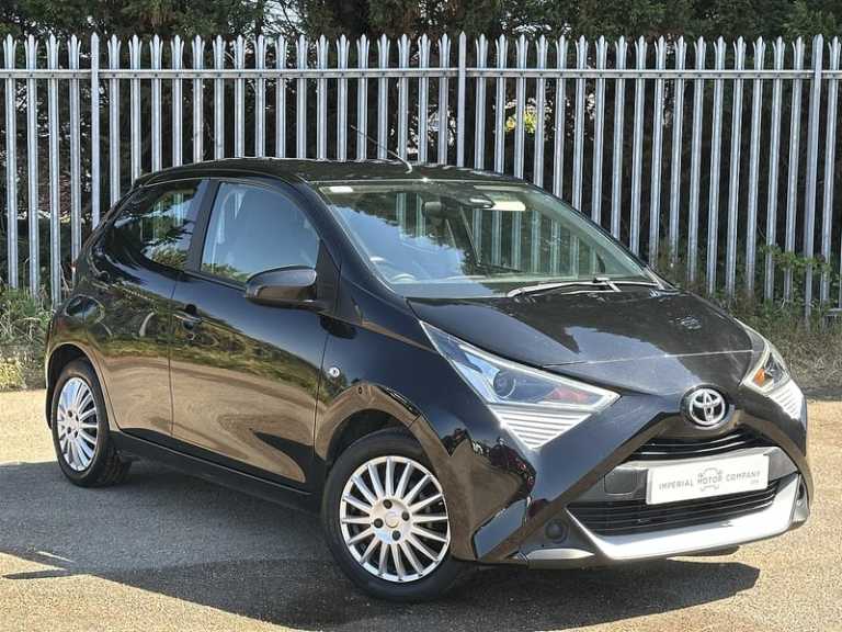 2020 Toyota AYGO VVT-i x-play Hatchback Petrol Manual
