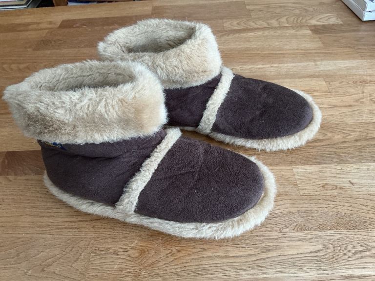 Brown Faux Fur Lined Slippers – UK Size 5-6, Good Condition