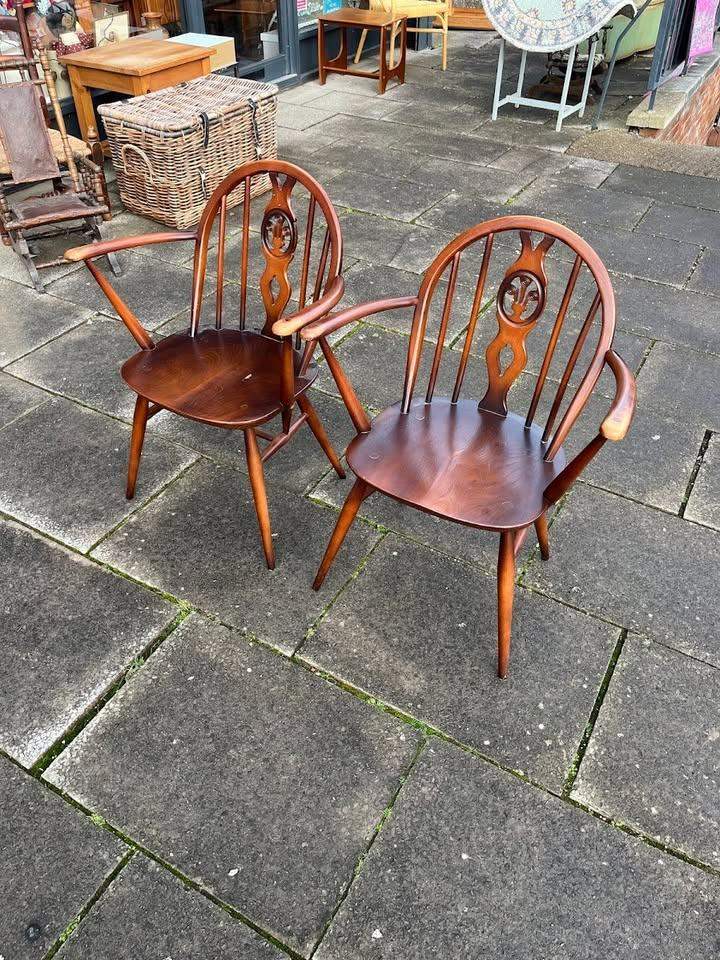 Pair of Ercol Fleur-de-Lis Windsor Carver Chairs – BS Stamped