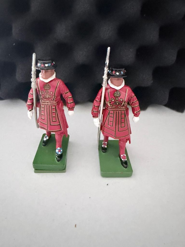 Pair of Beefeater Yeoman Warder Soldier Figures