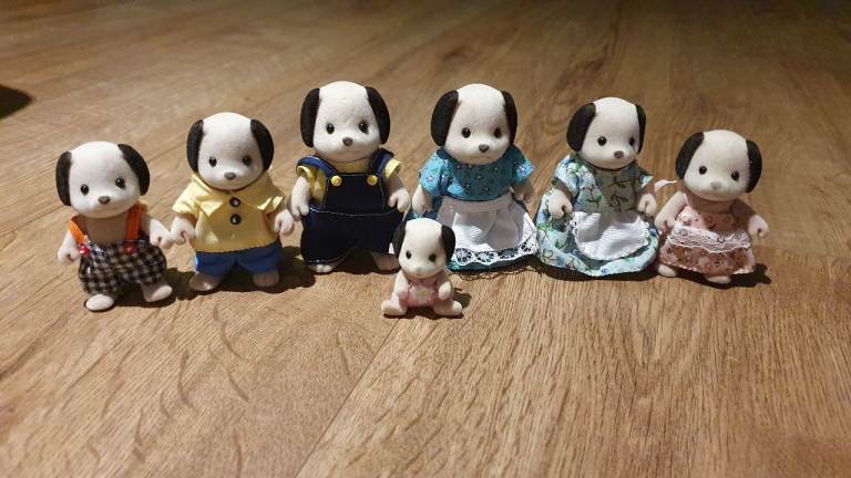 Sylvanian Families Celebration Beagle Dog Family