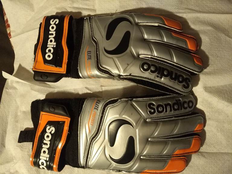Sondico elite protect Goalkeeper gloves. Finger protect