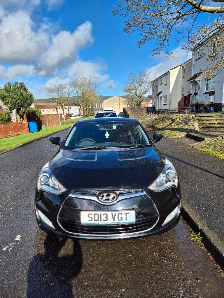 Hyundai Veloster  2013 Very good condition . low mileage