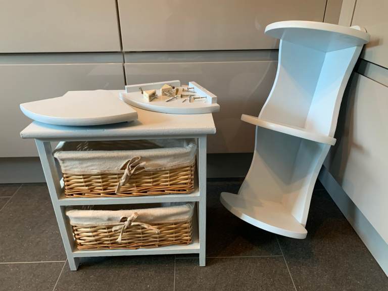 Blue Wood/Wicker Bathroom Storage Unit & Corner Shelves c/w fixtures ...