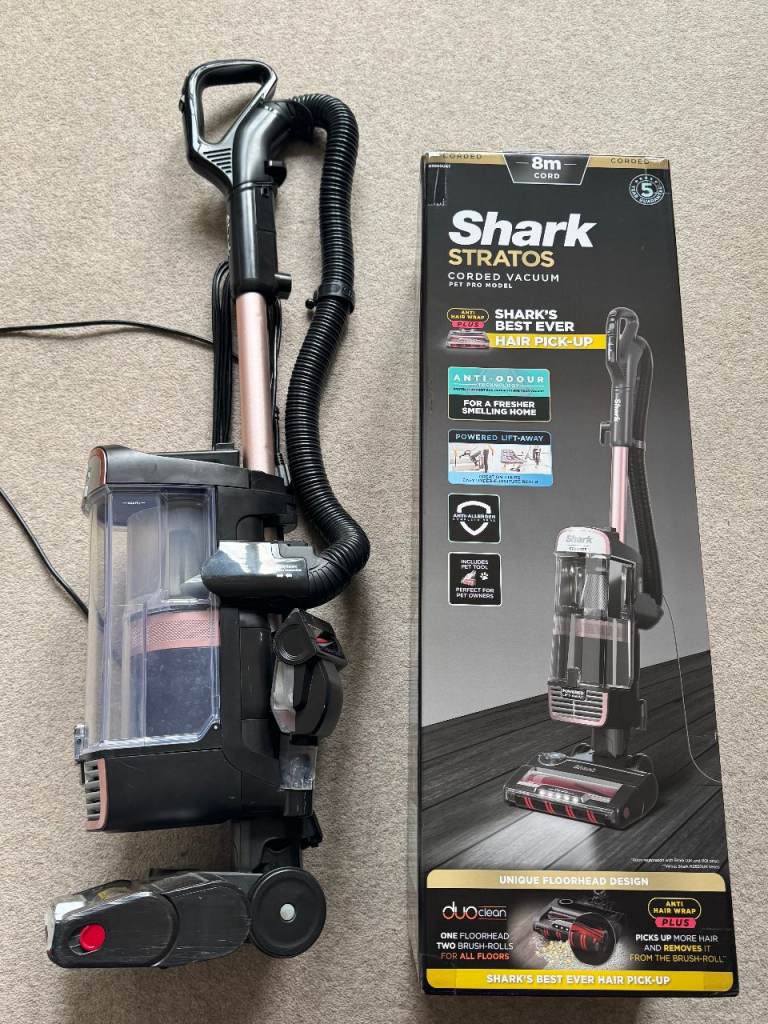 Shark Stratos Pet Pro NZ860UKT upright vacuum cleaner in good working condition.