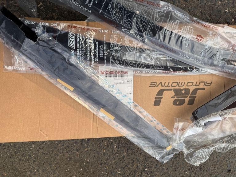 Mitsubishi outlander wind defectors 