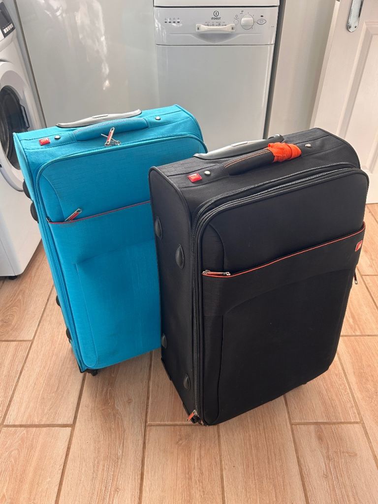 Suitcase x2 medium/large with lock, good condition