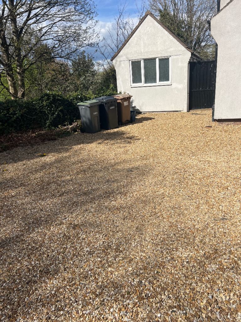 Large Modern Double Bed Studio Room for Rent – Private Kitchen, Bathroom & Parking