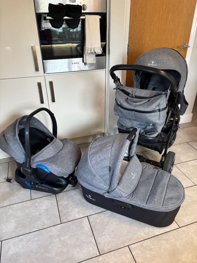 Venicci 3-in-1 travel system pram