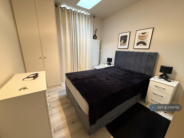 1 bedroom in Mandeville Road, Northolt, UB5 (#2784752)