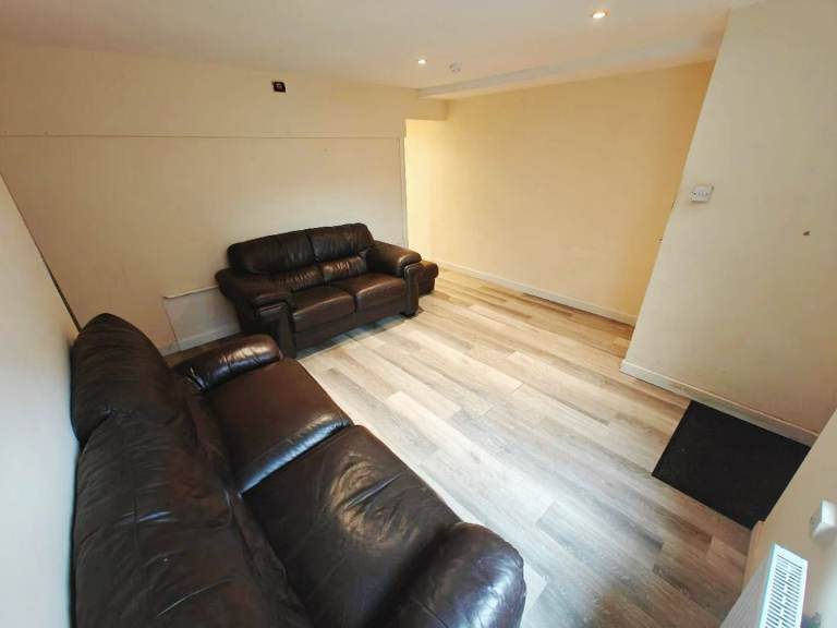 Modern 1 Bed Flat in LS11 – DSS/LHA/Housing Benefit/Universal Credit Welcome - £675pcm Available Now