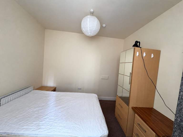 Student Room Available Near Queen’s University – £300 Move-In Bonus