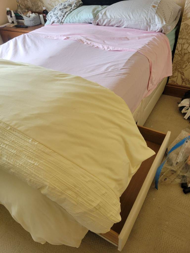 Double Divan bed in excellent condition 