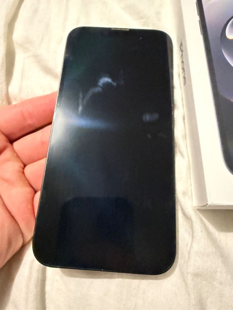 iPhone 16 e great condition 