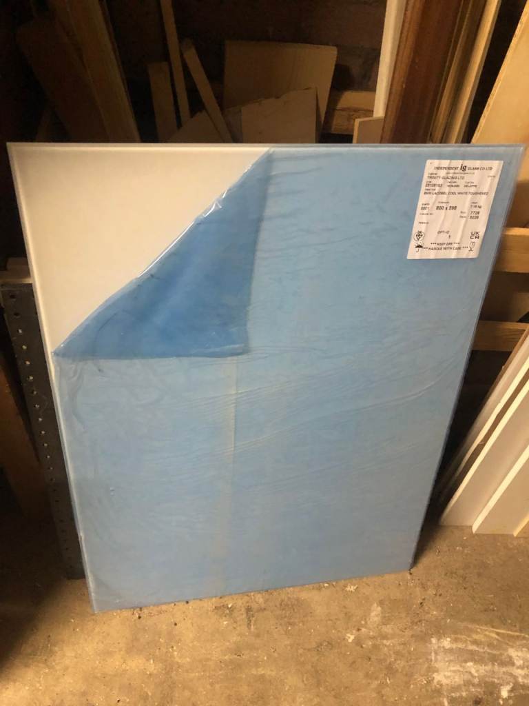 Cool White 6mm Glass Splashback 800x598 bespoke NEW!