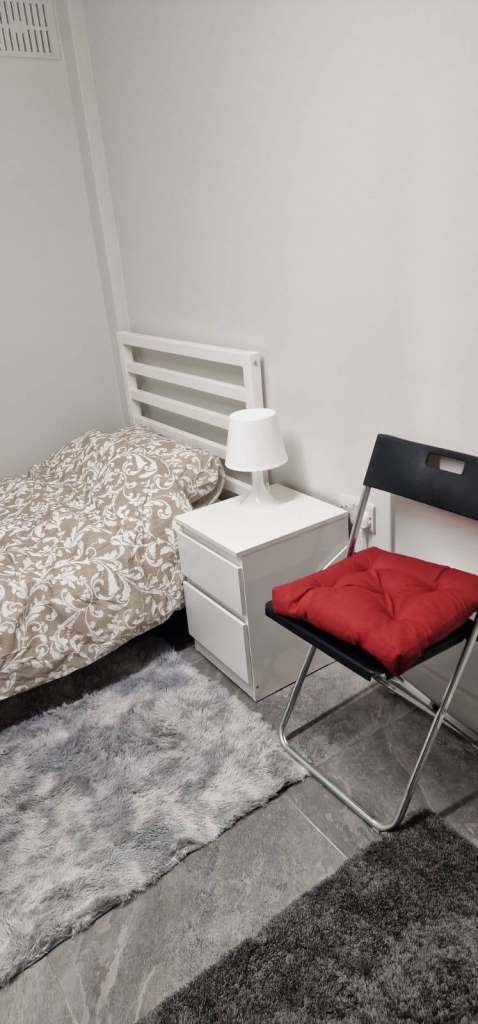 NEW Single Bed Studio, Kitchenette and Shower Room
