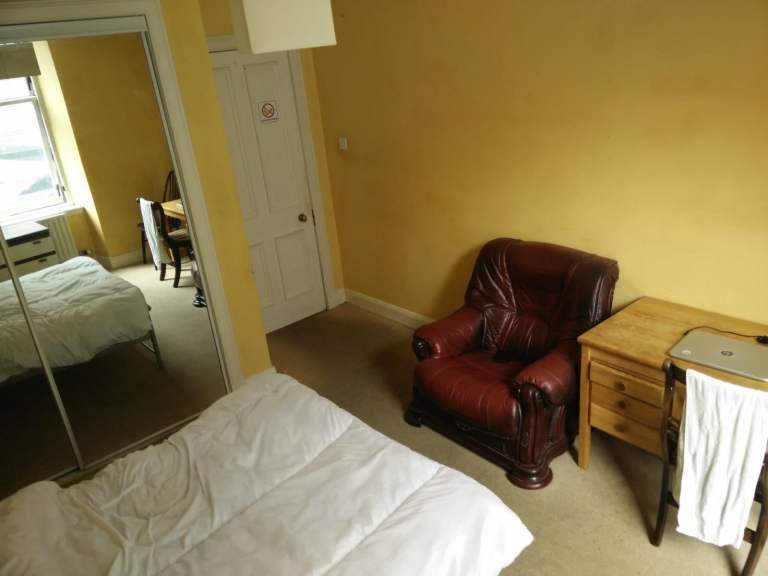 Room Available in town £320 - Right in Town center - Electricity not included