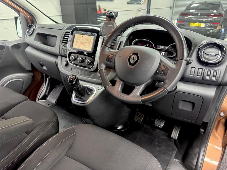2020 Renault Trafic 2.0 dCi ENERGY 30 Sport Nav Crew Van LWB Euro 6 (s/s) 6dr WINDOW VAN Diesel M...