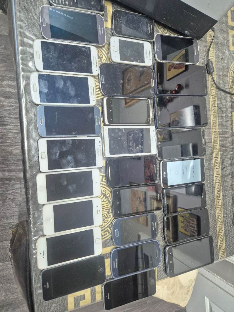 wholesale job lot old phone on working condition 
