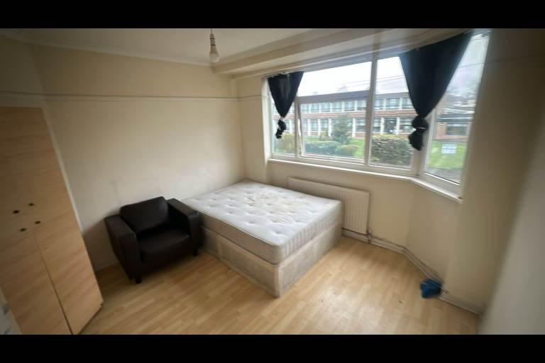 Room in a Shared House, Huxley Drive, RM6
