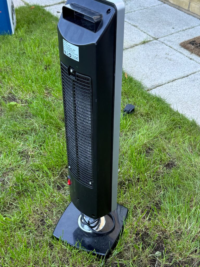 VonHaus 2000W Oscillating Tower Fan Heater with Timer – Adjustable Thermostat