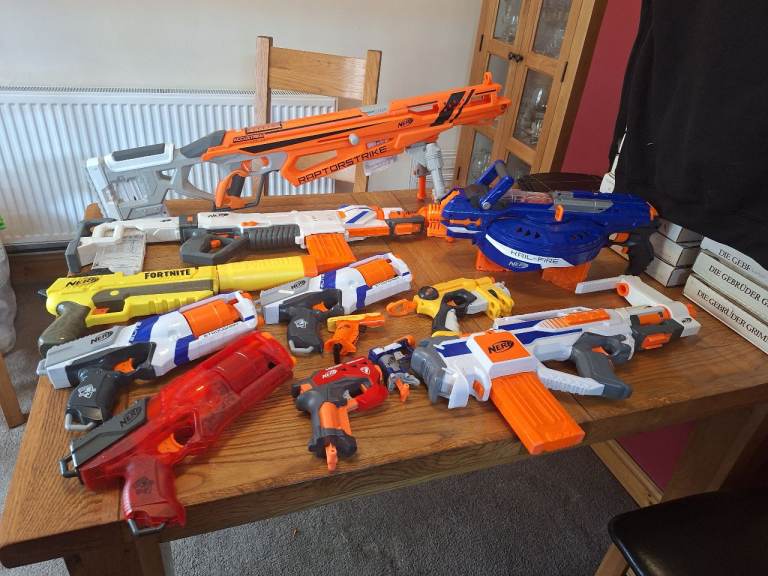 Large Nerf Gun Bundle – Multicoloured, Good Condition