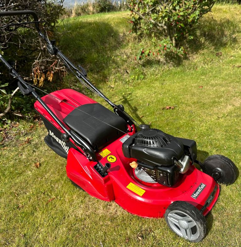 Mountfield petrol roller lawnmower for stripes 18”cut easy start mower serviced sharpened 