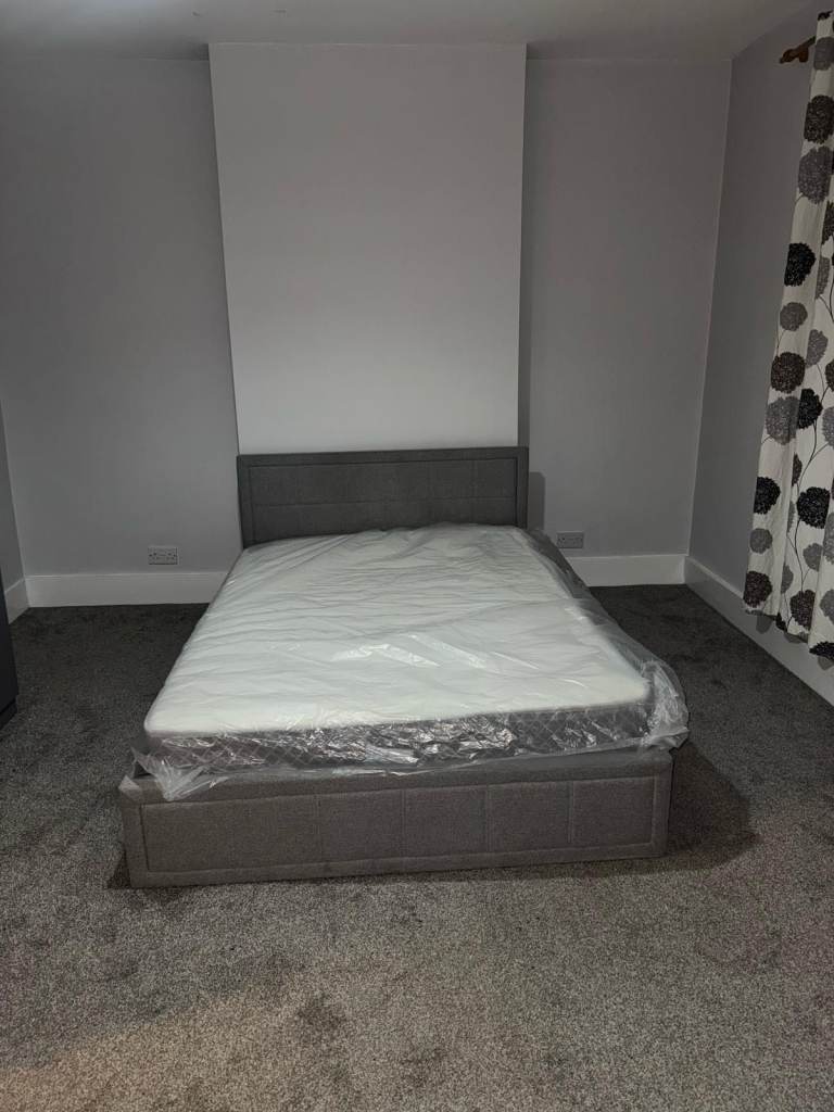 CLEAN BIG DOUBLE ROOM FOR JUST £815pcm {AVAILABLE NOW}..IN CROYDON, CR0 3EN !