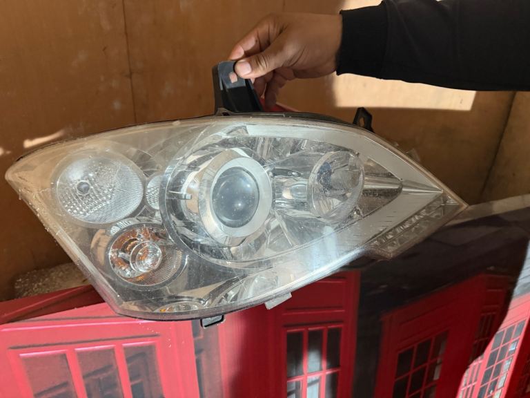 Mercedes Vito viano passenger side headlight 