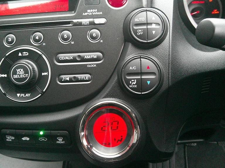 HONDA JAZZ 1.4 i-VTEC ES Plus 2014