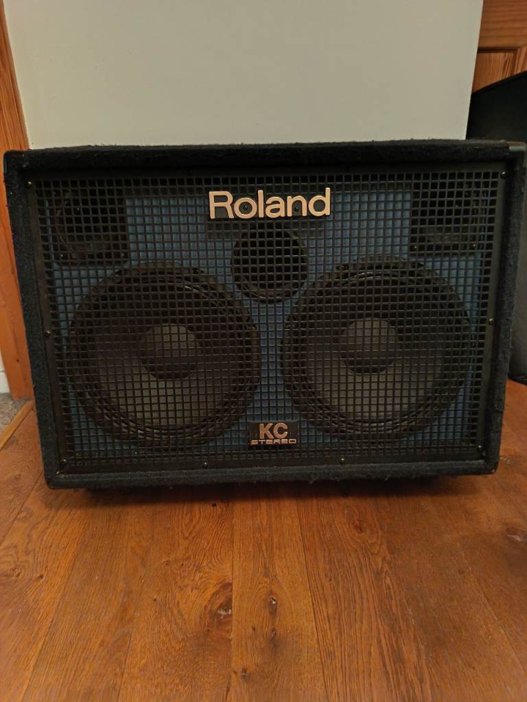 Roland KC-880 Stereo Keyboard Combo Amplifier 