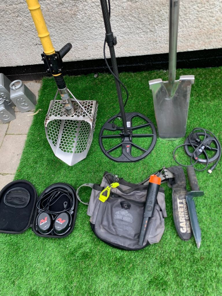 Equinox 900 metal detector 