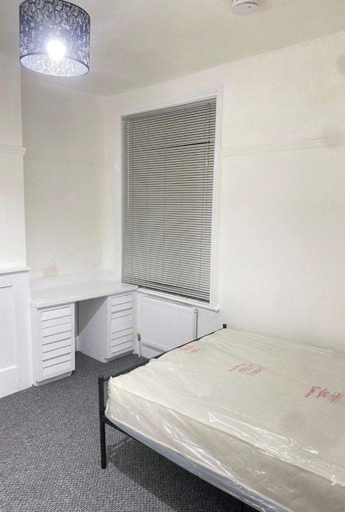 Excellent double room to rent in upper shirley