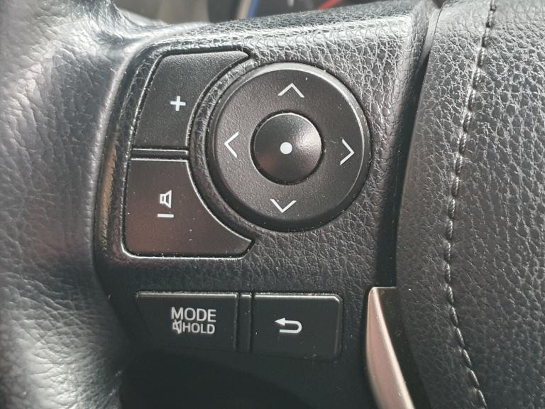 2015 Toyota RAV4 2.2 D-4D Invincible SUV 5dr Diesel Manual 4WD Euro 5 (150 ps)