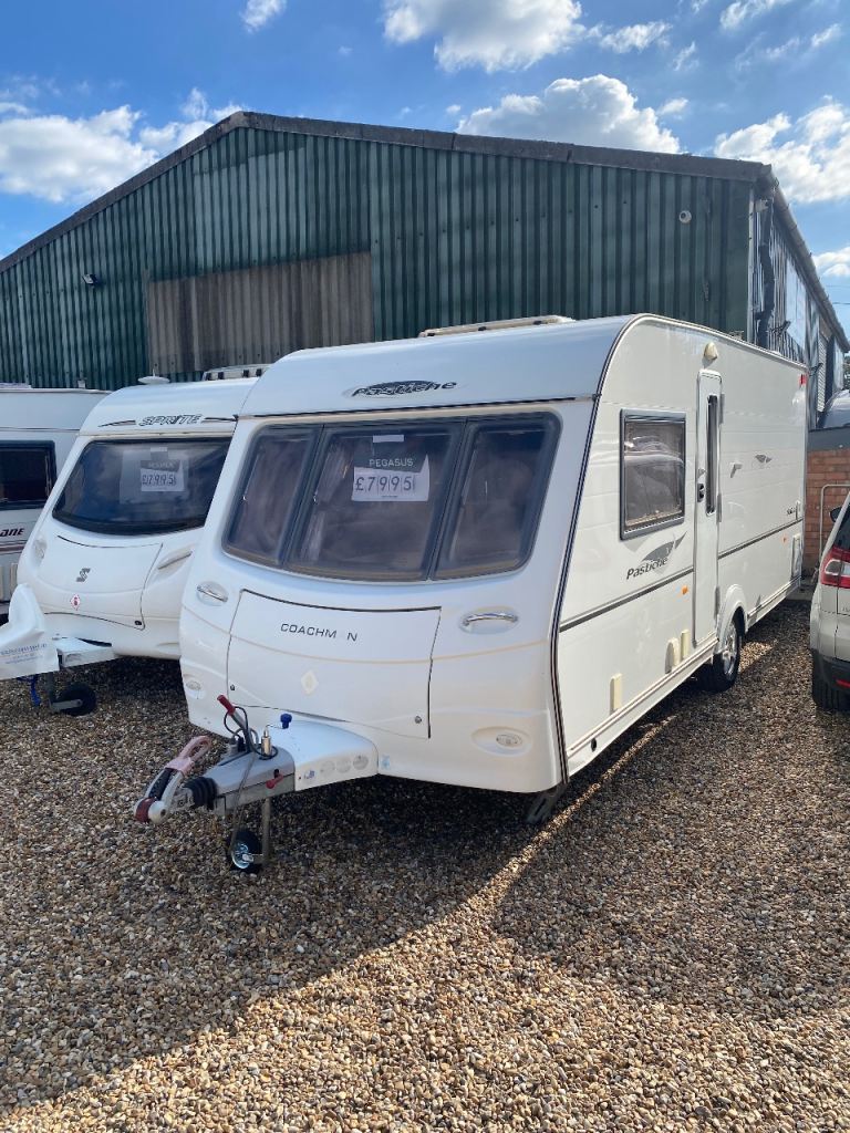 Coachman 530/4. 4BERTH FIXED Bed 