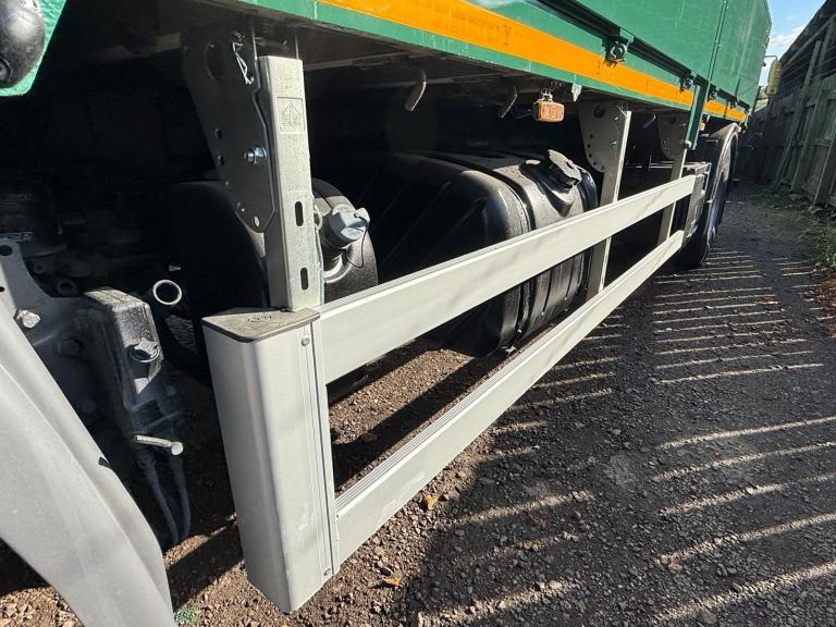  2013 DAF LF 55.220 18TON DROPSIDE WITH ATLAS 104.3E CRANE 