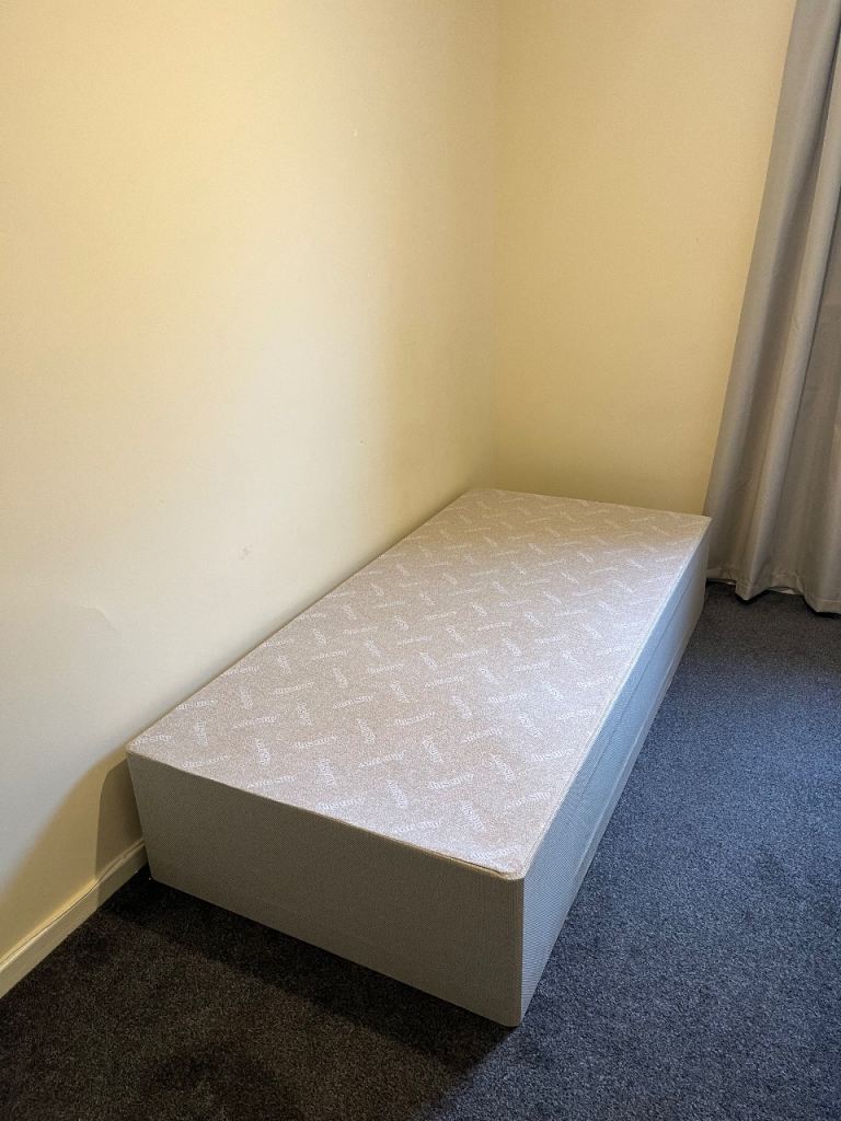 Single divan bed 