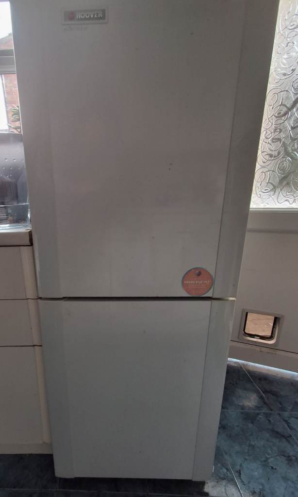 Hoover White Freestanding Fridge Freezer – Good Condition