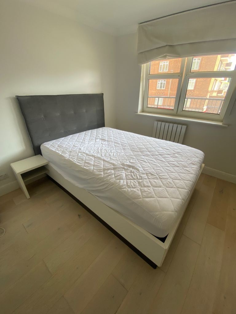 BoConcept Double Bed - Incl. Mattress & Bedside Tables 