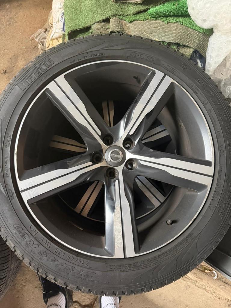 Volvo xc90 20 inch alloys 